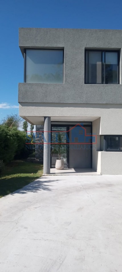 VENTA CASA 4 AMBIENTES EN BARRIO CERRADO LAGOON PILAR