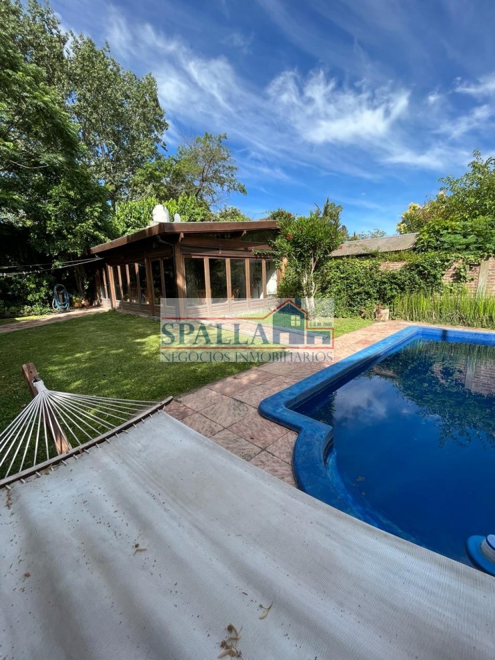 VENTA CASA 4 AMBIENTES CON QUINCHO Y PILETA EN MUÑIZ - APTO CREDITO
