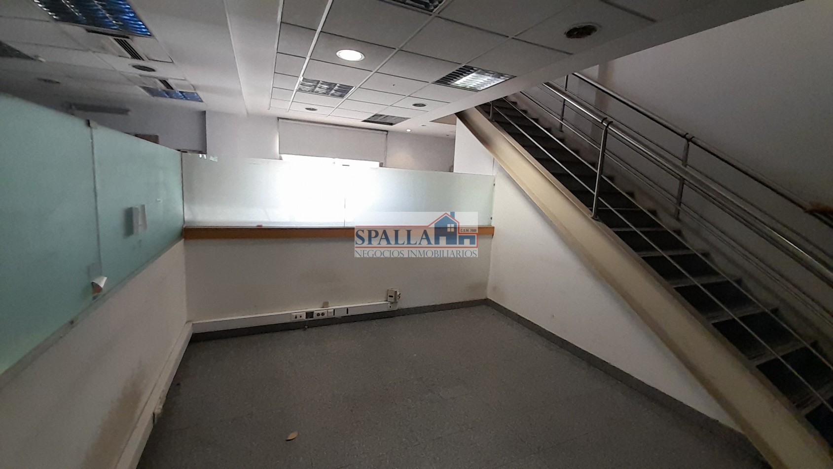ALQUILER EDIFICIO CON OFICINAS, CENTRO DE PILAR A METROS DE PANAMERICANA KM 53