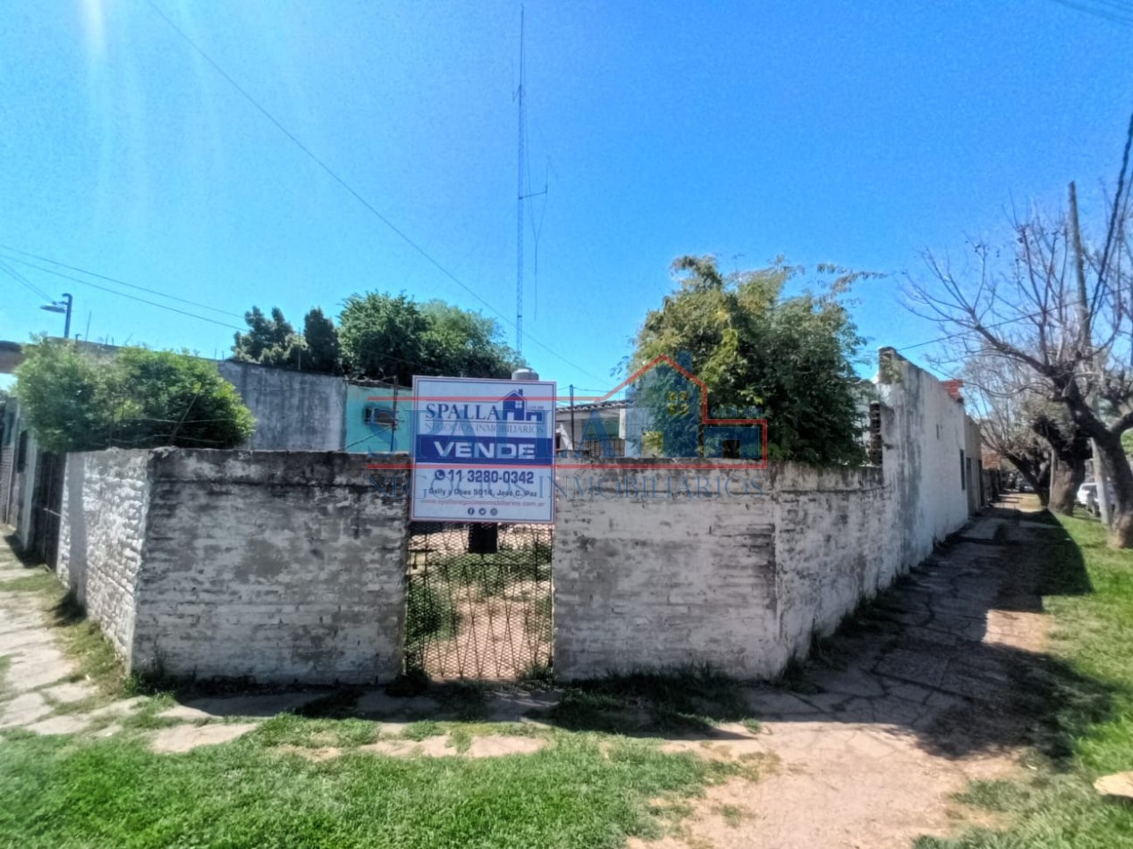 CASA 4 AMBIENTES EN VENTA- ESQUINA ESTRATEGICA Y ZONA MUY TRANSITADA, GRAND BOURG.