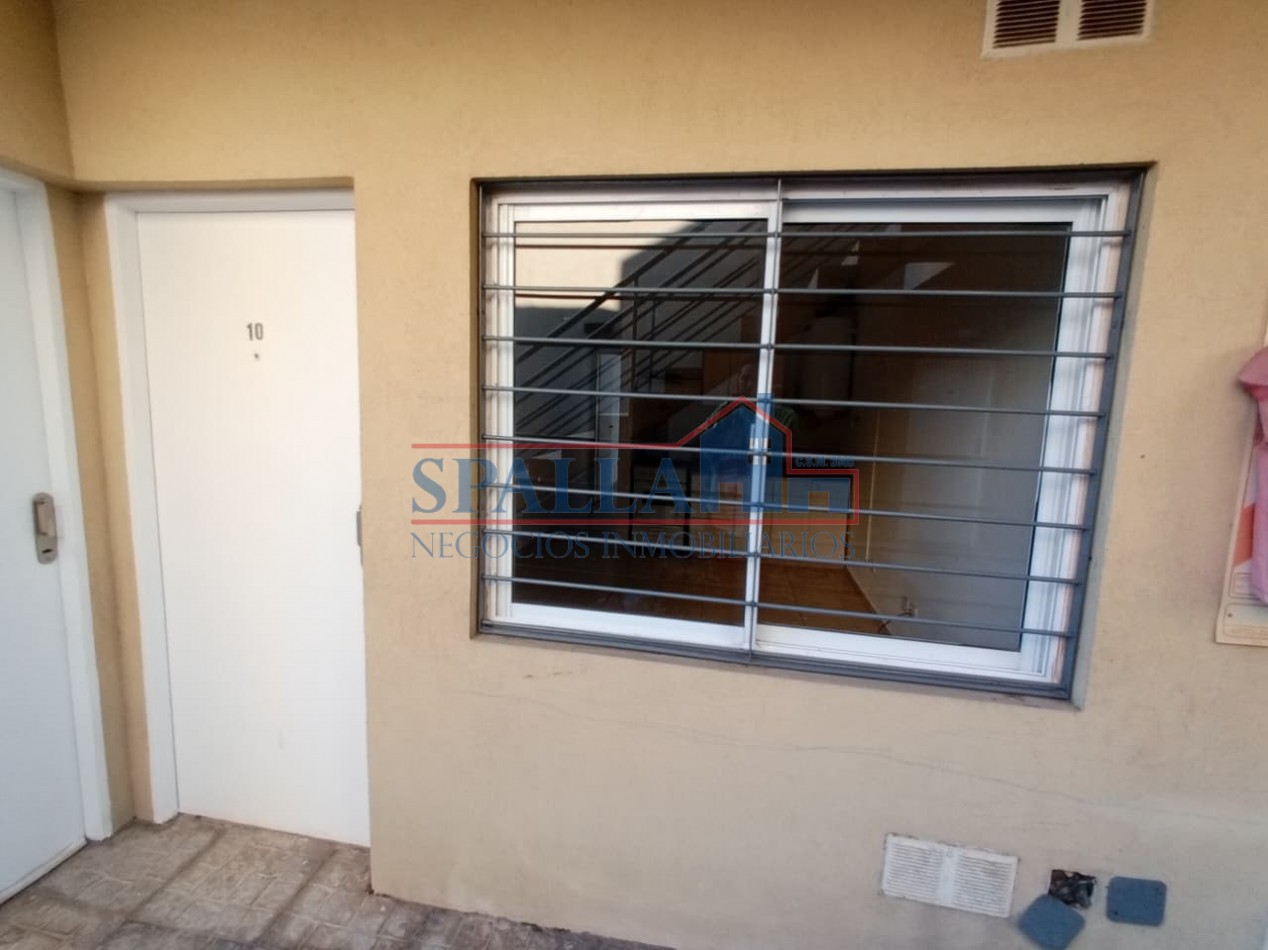 VENTA DE DEPARTAMENTO DOS AMBIENTES CON COHERA CUBIERTA , EXCELENTE UBICACION EN SAN MIGUEL