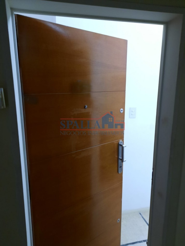 VENTA MONOAMBIENTE USO PROFESIONAL SHOPPING PILAR POINT PILAR - IDEAL INVERSION