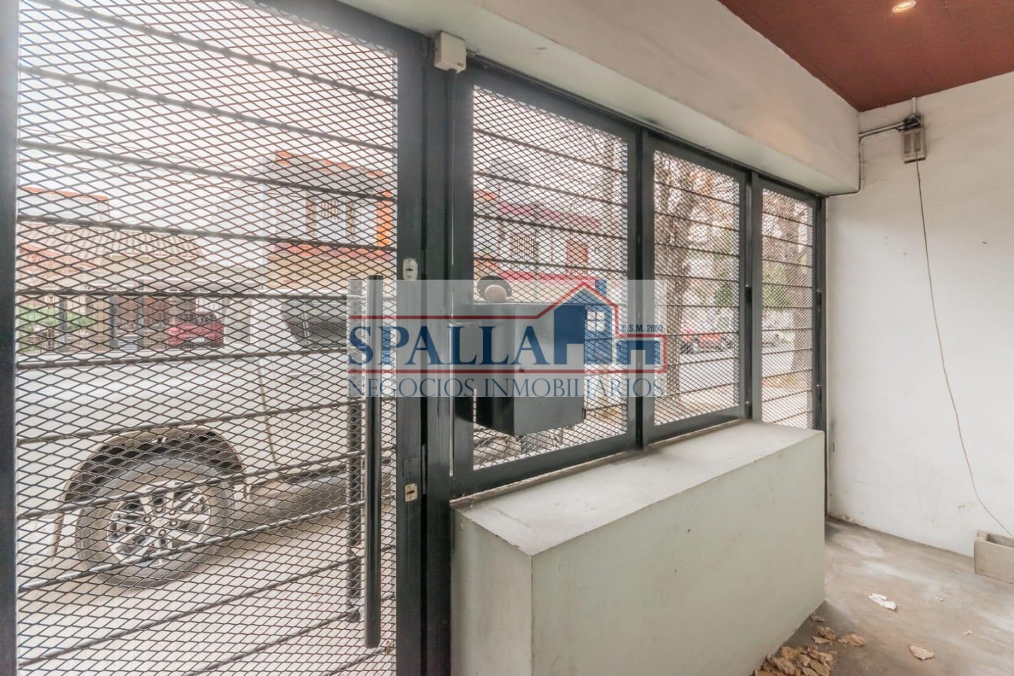 PH 4 AMBIENTES AL FRENTE CON PATIO, TERRAZA Y DOS COCHERAS EN RAMOS MEJIA - EN VENTA - APTO CREDITO