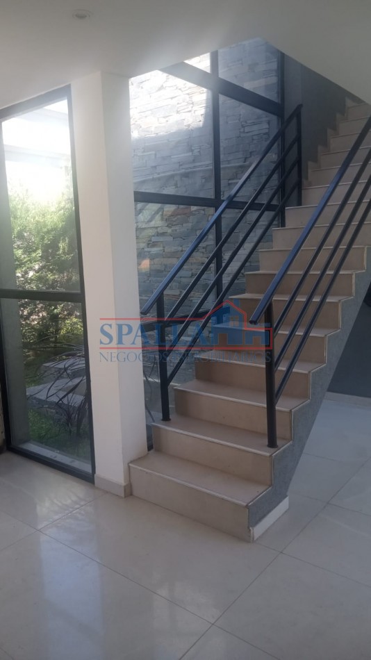 VENTA CASA 4 AMBIENTES EN BARRIO CERRADO LAGOON PILAR