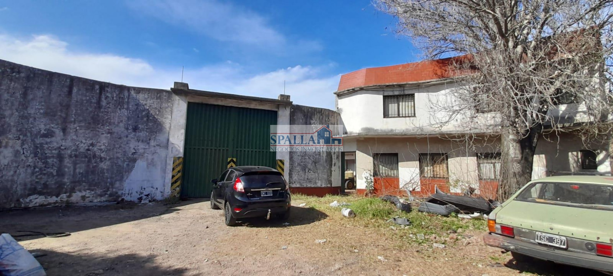 Excelente galpon en doble lote con doble porton a la venta - San Justo, La Matanza, Provincia de Buenos Aires