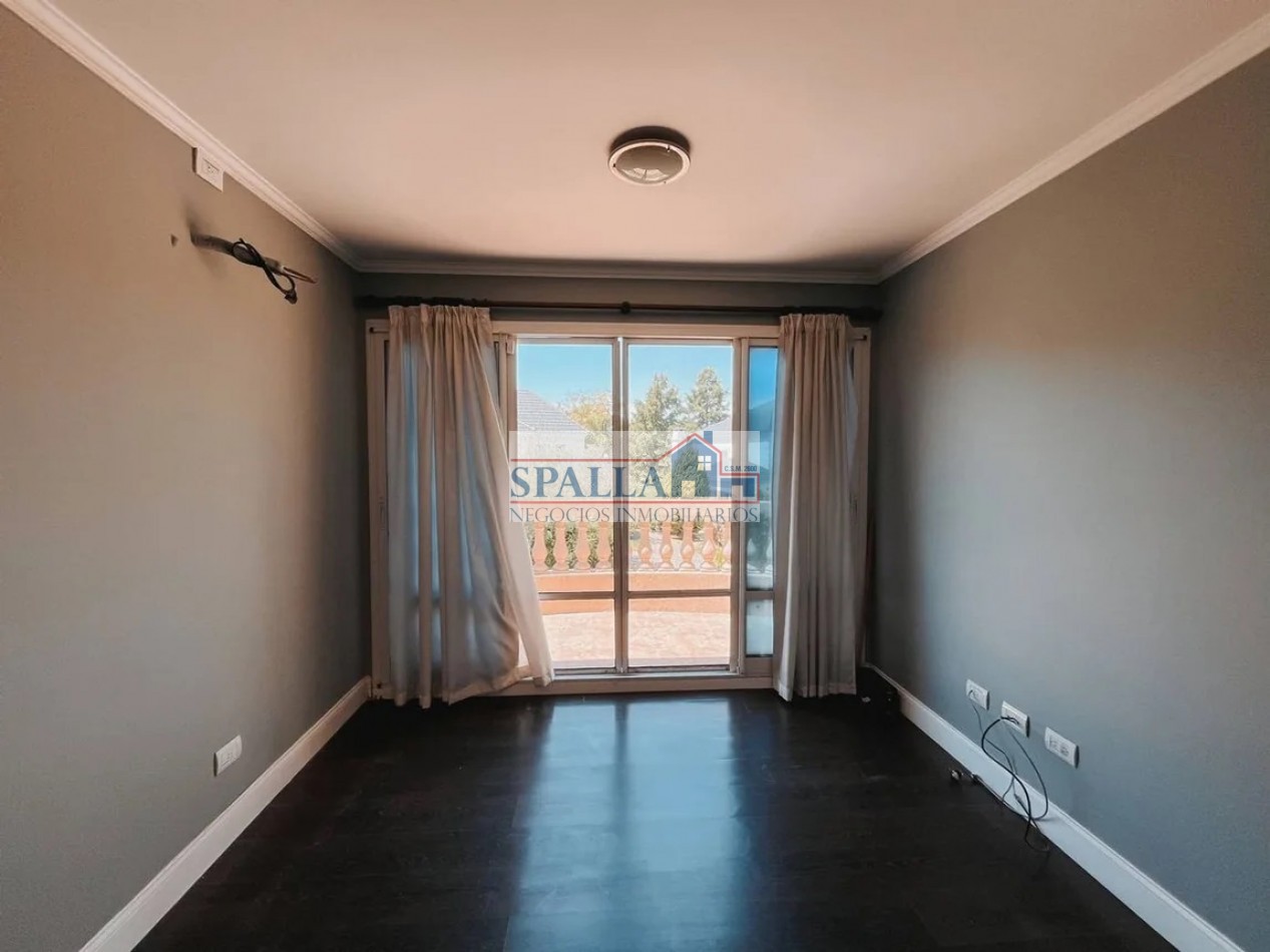 CHALET DE CATEGORIA EN VENTA EN LA MEJOR ZONA DE ESCOBAR - 7 AMBIENTES - 5 DORMITORIOS