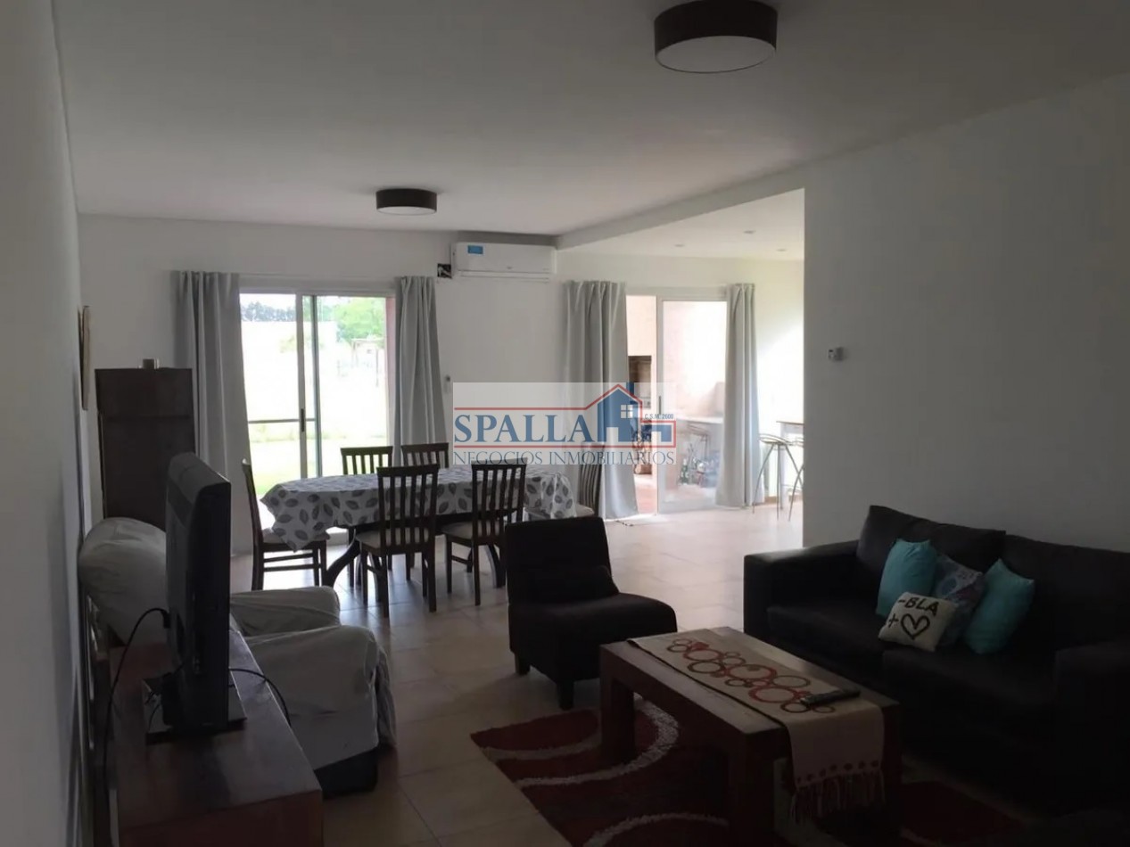 VENTA CASA 4 AMBIENTES BARRIO SAN ALFONSO PILAR DEL ESTE CON RENTA