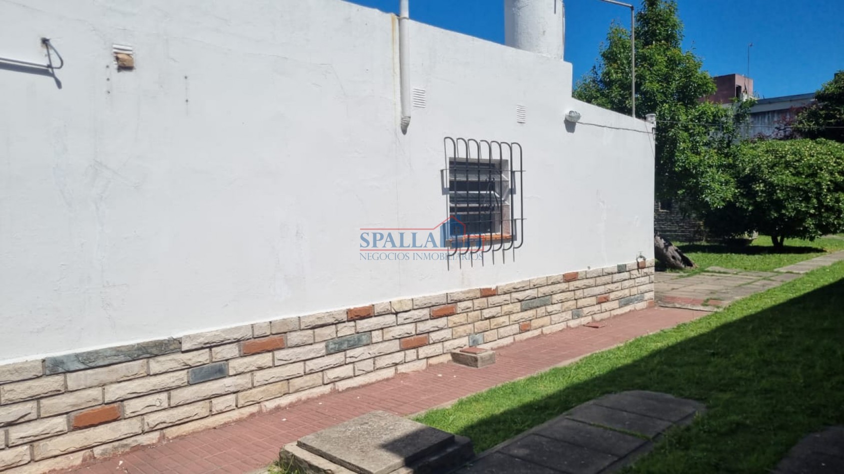 VENTA CASA 4 AMBIENTES CON PARQUE EN VILLA MORRA PILAR