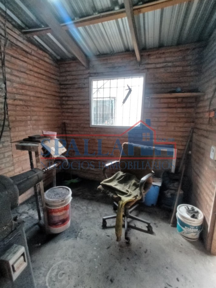 CASA EN VENTA  300 m² SOBRE LOTE PROPIO - A 200 mts RUTA 8 - LOCAL + GALPON - JOSE C. PAZ - ACEPTA FINANCIACION