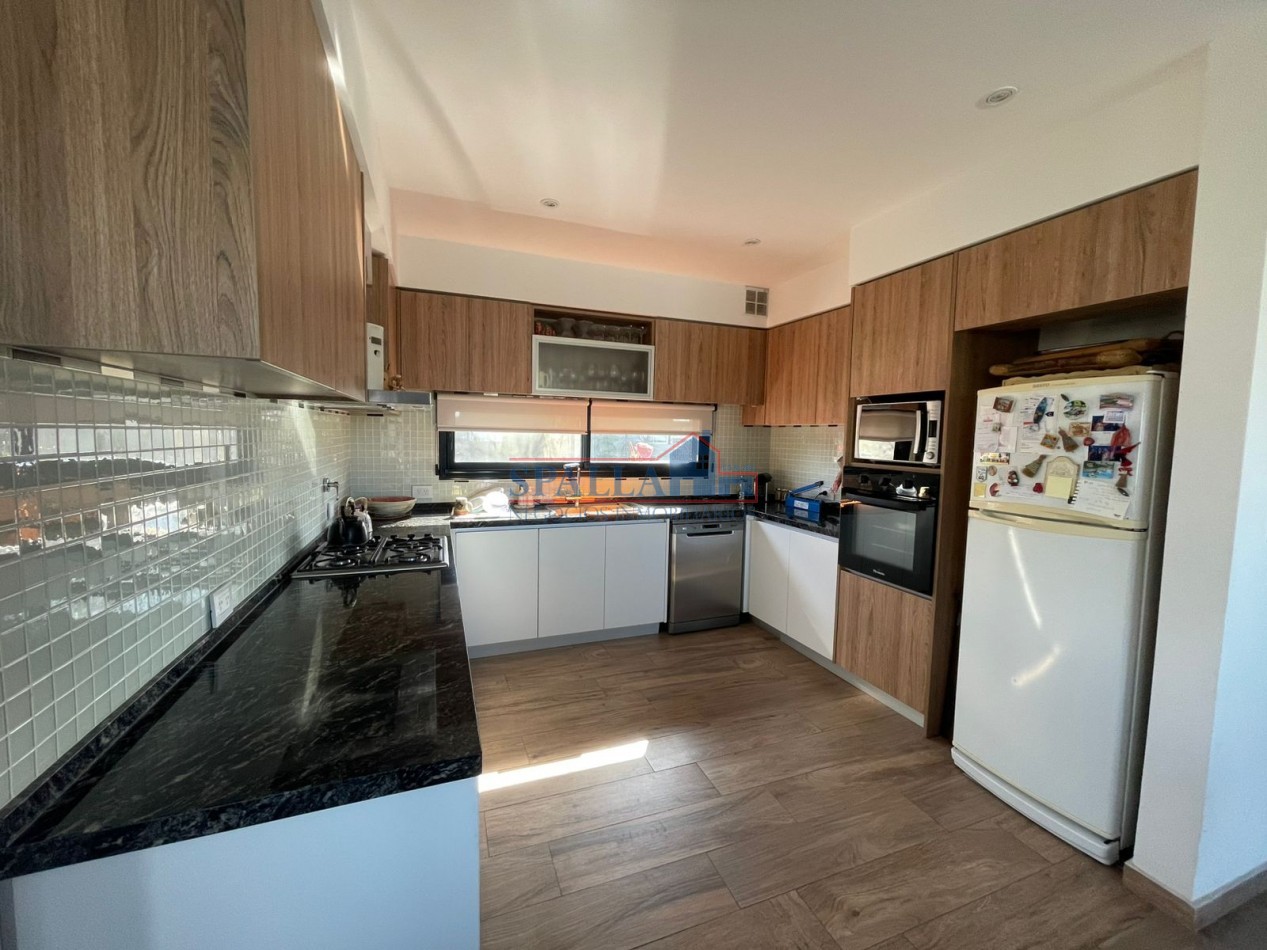 VENTA CASA 5 AMBIENTES AREA 1 BARRIO SAN SEBASTIAN 