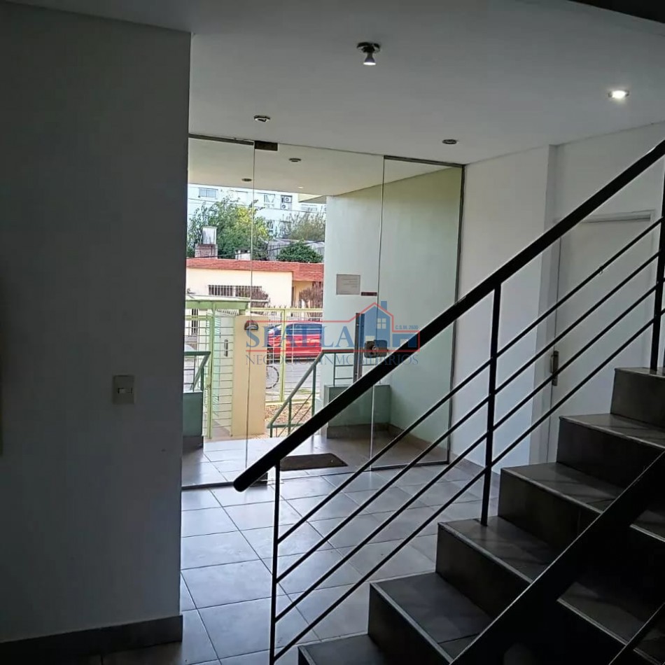 VENTA DEPARTAMENTO DOS AMBIENTES AL FRENTE PLANTA BAJA PILAR CENTRO 