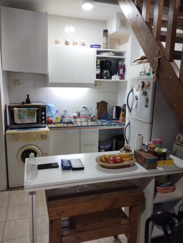 VENTA MONOAMBIENTE AMPLIO CON ENTREPISO PILAR CENTRO CON PATIO Y PILETA