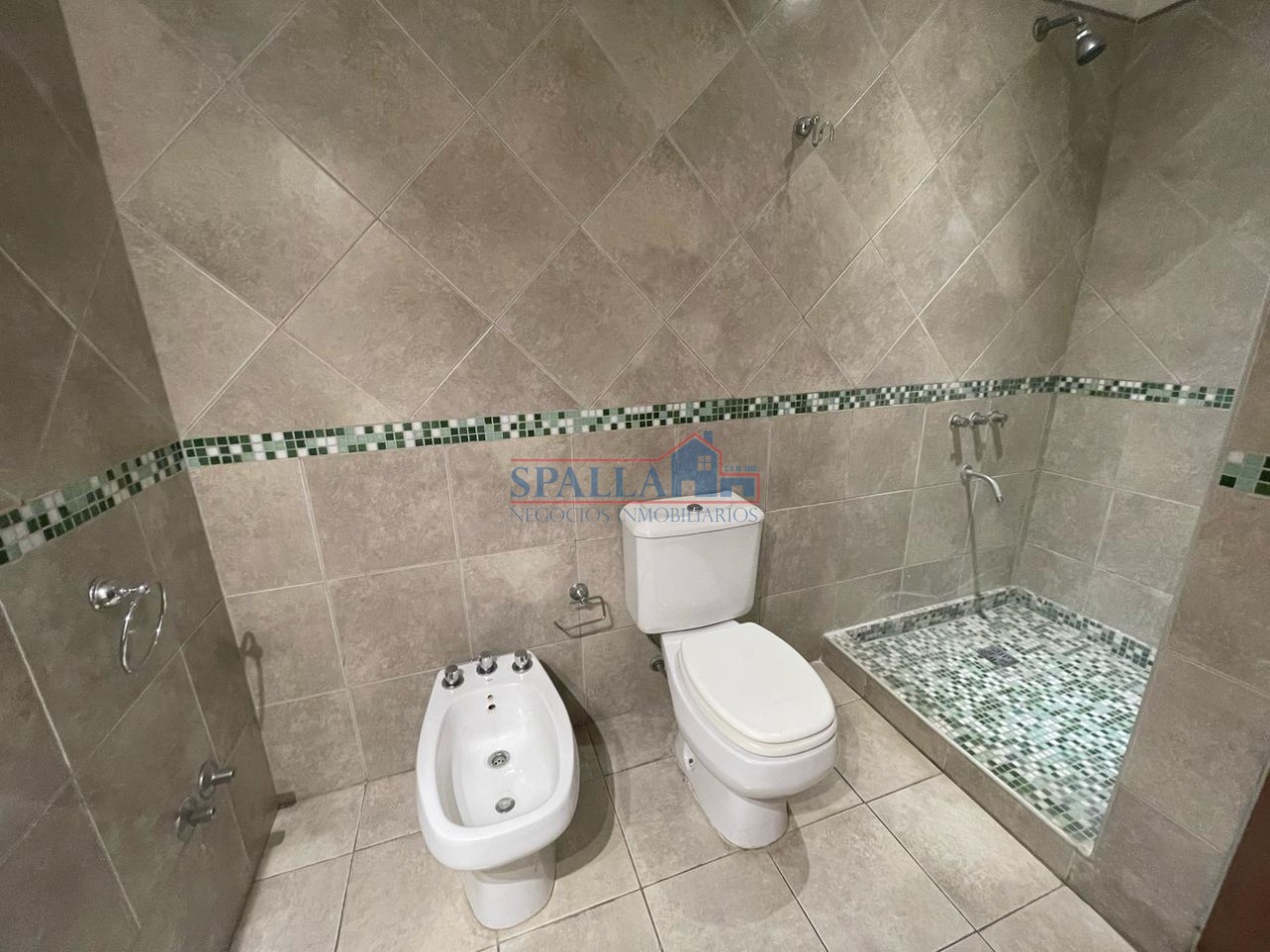 VENTA DEPARTAMENTO DOS AMBIENTES AL FRENTE PLANTA BAJA PILAR CENTRO 