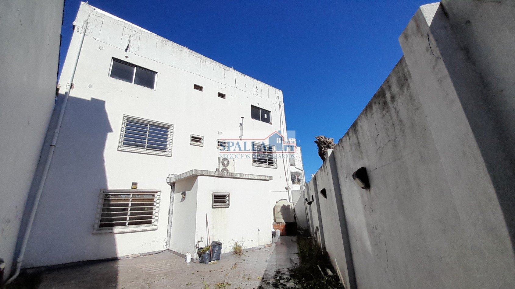 ALQUILER EDIFICIO CON OFICINAS, CENTRO DE PILAR A METROS DE PANAMERICANA KM 53