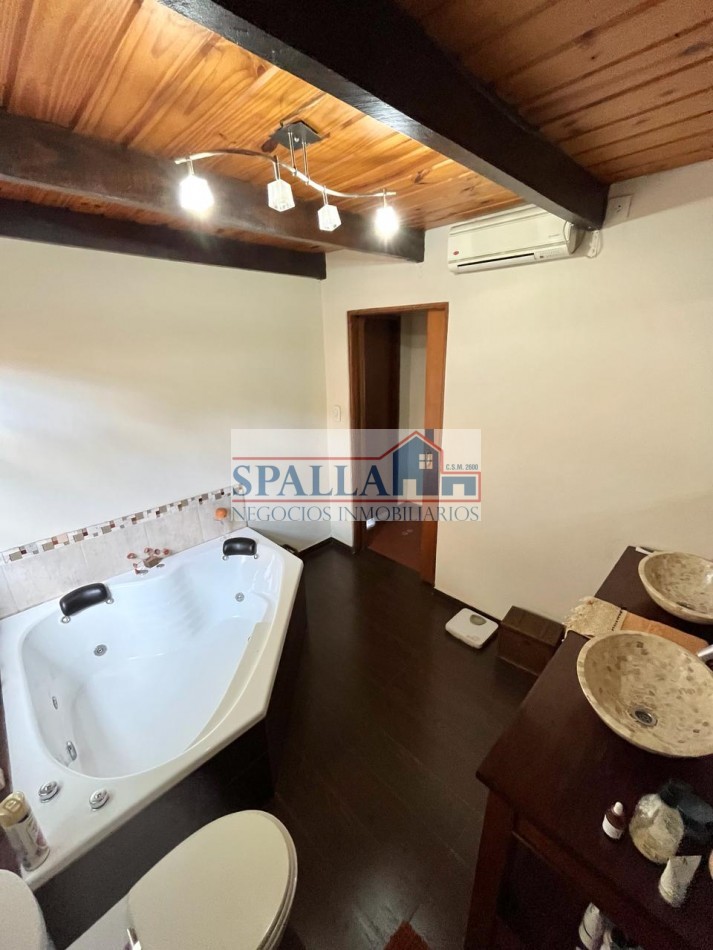 VENTA CASA 4 AMBIENTES CON QUINCHO Y PILETA EN MUÑIZ - APTO CREDITO