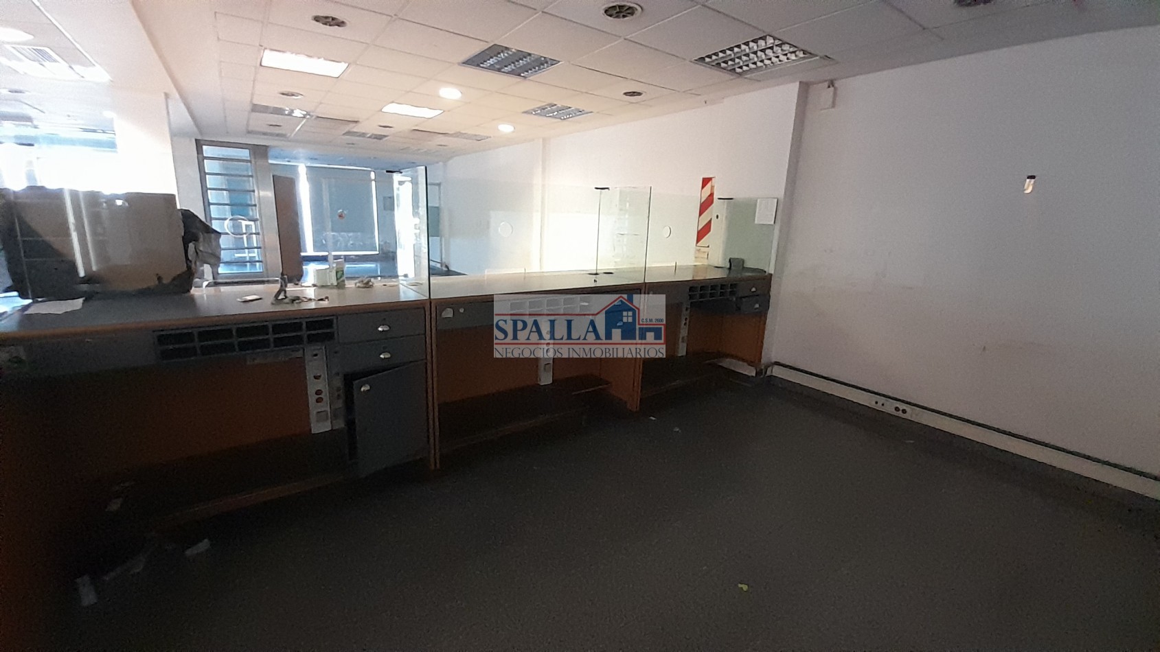 ALQUILER EDIFICIO CON OFICINAS, CENTRO DE PILAR A METROS DE PANAMERICANA KM 53