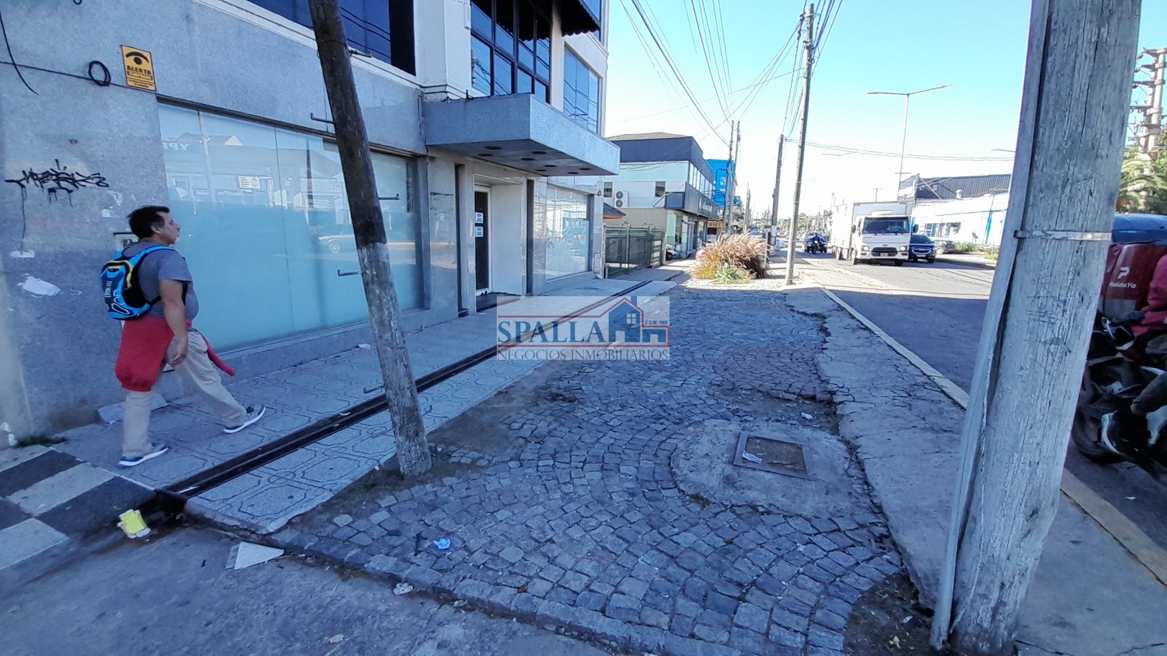 ALQUILER EDIFICIO CON OFICINAS, CENTRO DE PILAR A METROS DE PANAMERICANA KM 53