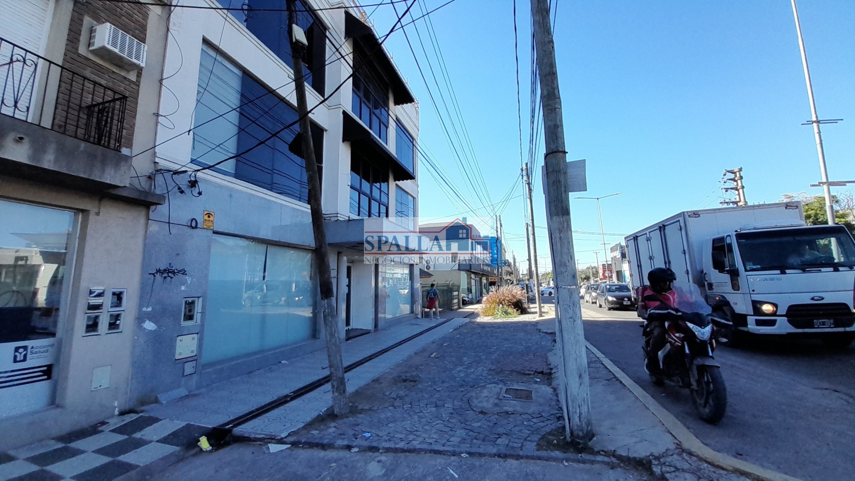 ALQUILER EDIFICIO CON OFICINAS, CENTRO DE PILAR A METROS DE PANAMERICANA KM 53
