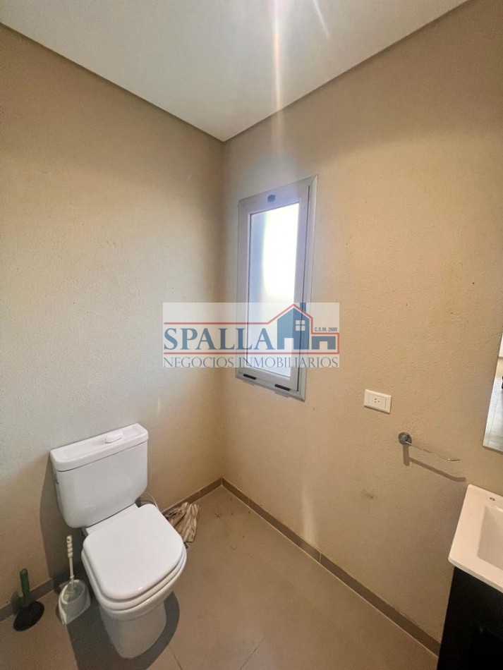 VENTA CASA 5 AMBIENTES, CON RENTA EN BARRIO EL ALJIBE - OPORTUNIDAD INVERSION