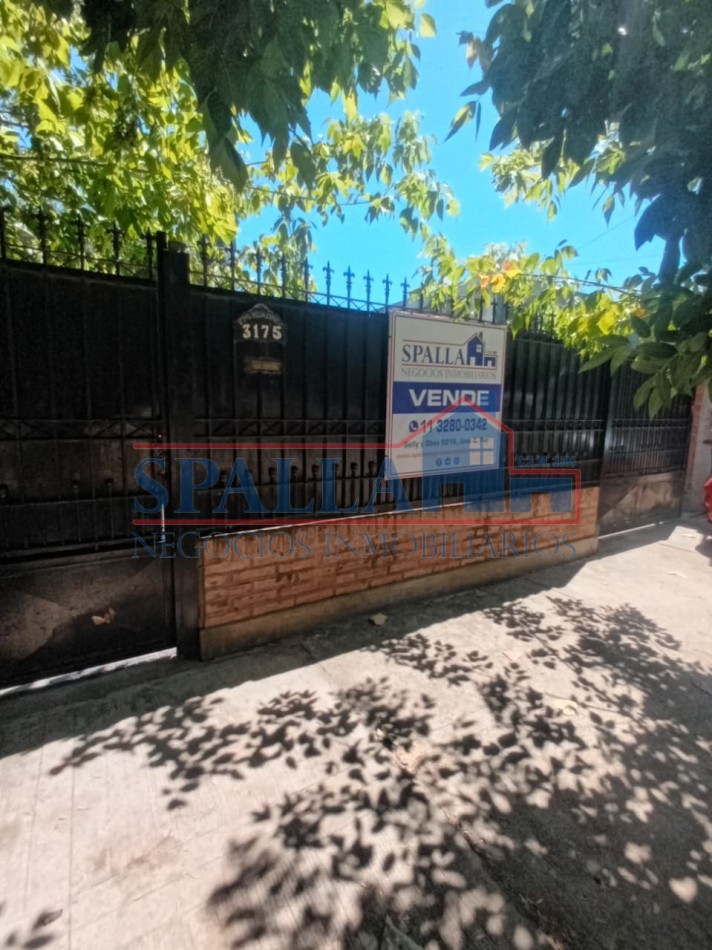 CASA EN VENTA  300 m² SOBRE LOTE PROPIO - A 200 mts RUTA 8 - LOCAL + GALPON - JOSE C. PAZ - ACEPTA FINANCIACION