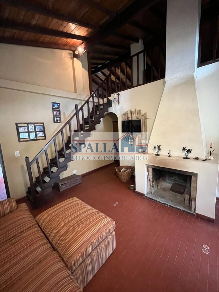 VENTA CASA 4 AMBIENTES CON QUINCHO Y PILETA EN MUÑIZ - APTO CREDITO