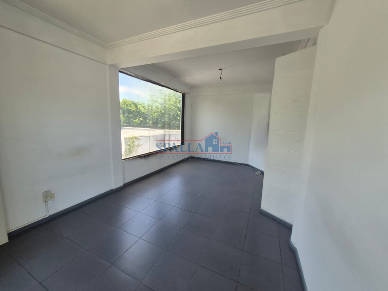 ALQUILER LOCAL COMERCIAL CON ESTACIONAMIENTO PROPIO PILAR CENTRO