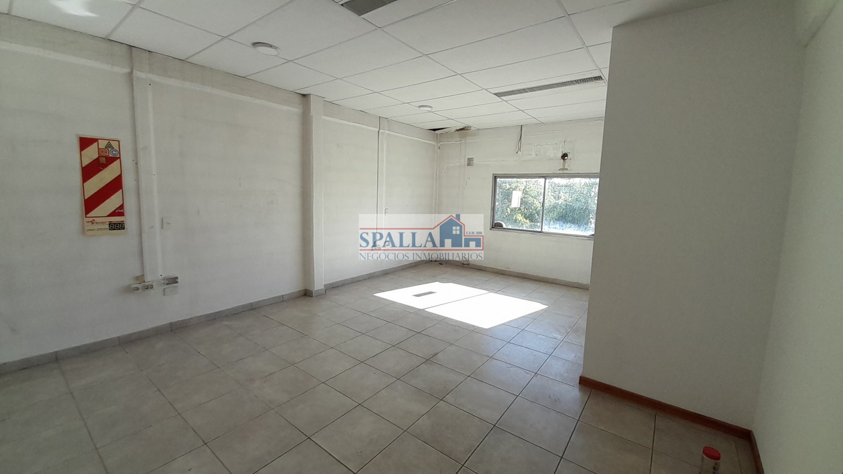 ALQUILER EDIFICIO CON OFICINAS, CENTRO DE PILAR A METROS DE PANAMERICANA KM 53