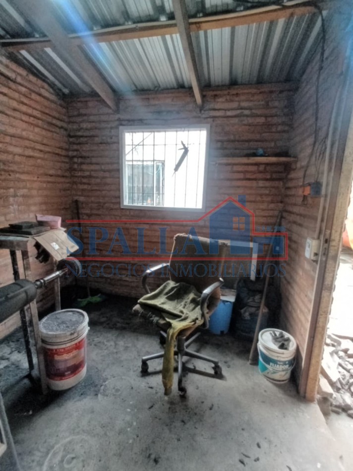 CASA EN VENTA  300 m² SOBRE LOTE PROPIO - A 200 mts RUTA 8 - LOCAL + GALPON - JOSE C. PAZ - ACEPTA FINANCIACION