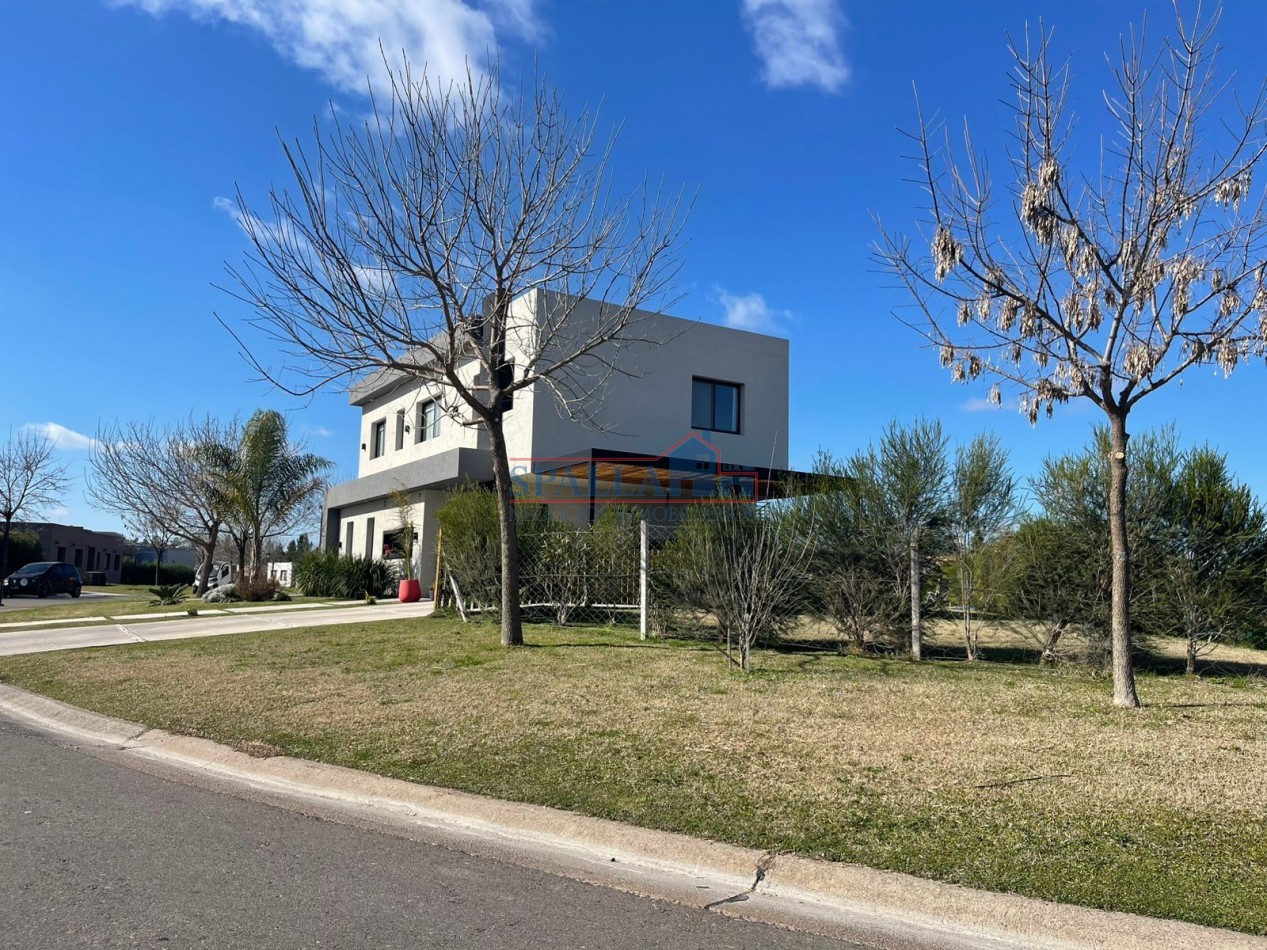 VENTA CASA 5 AMBIENTES AREA 1 BARRIO SAN SEBASTIAN 