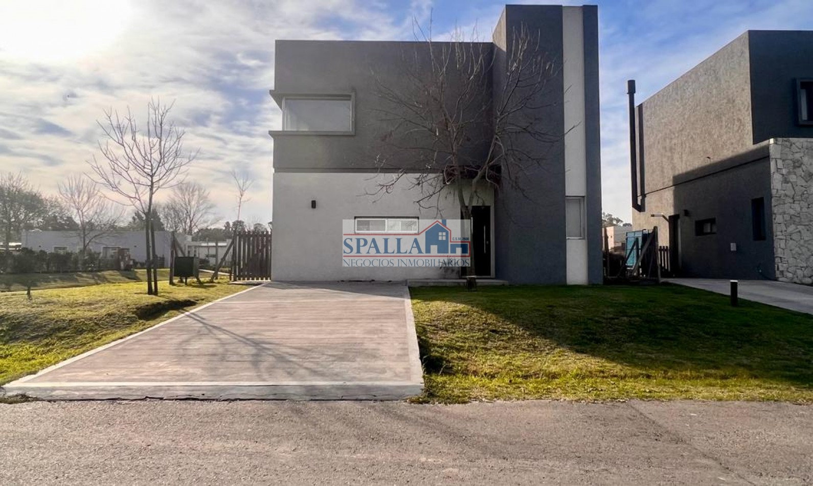 VENTA CASA 5 AMBIENTES, CON RENTA EN BARRIO EL ALJIBE - OPORTUNIDAD INVERSION