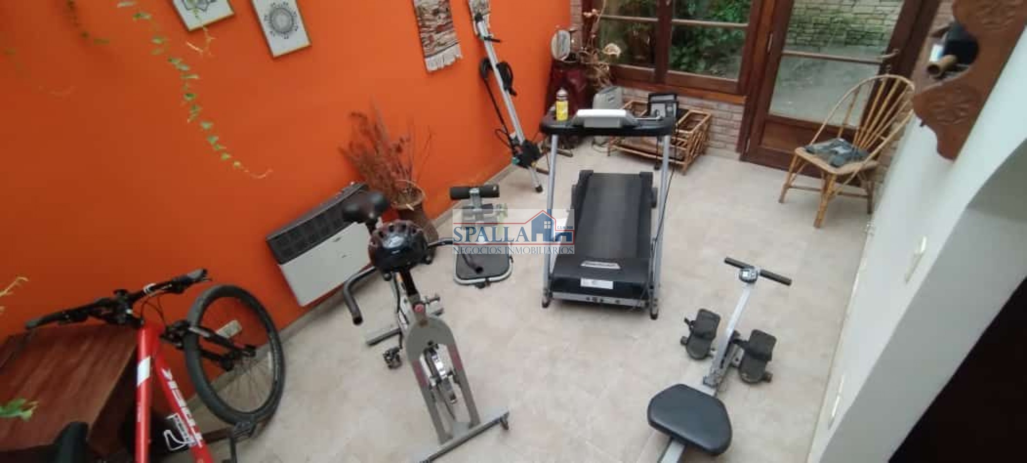 VENTA CASA 4 AMBIENTES CON QUINCHO Y PILETA EN MUÑIZ - APTO CREDITO