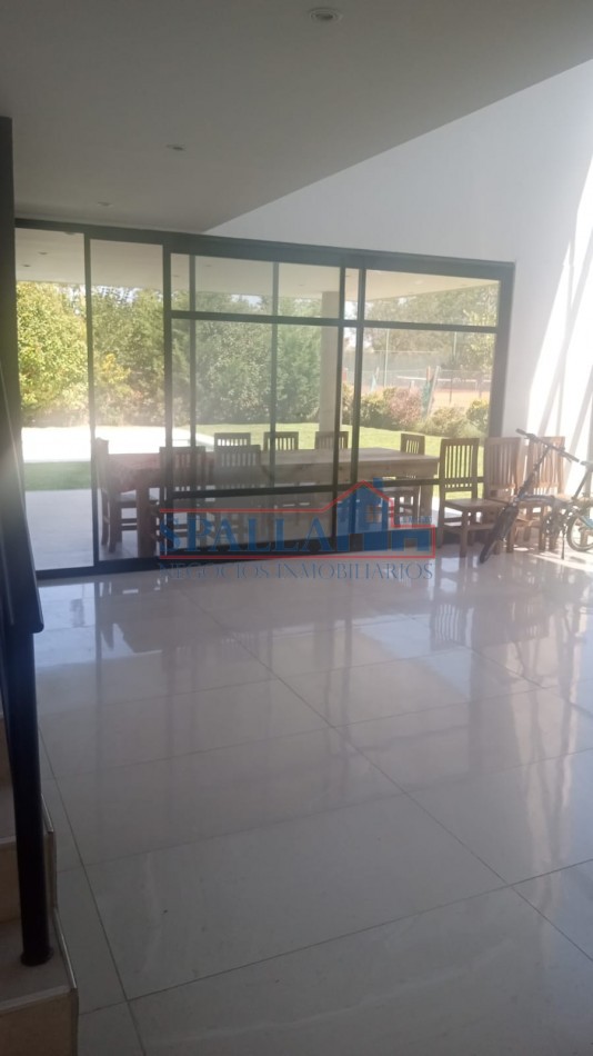 VENTA CASA 4 AMBIENTES EN BARRIO CERRADO LAGOON PILAR
