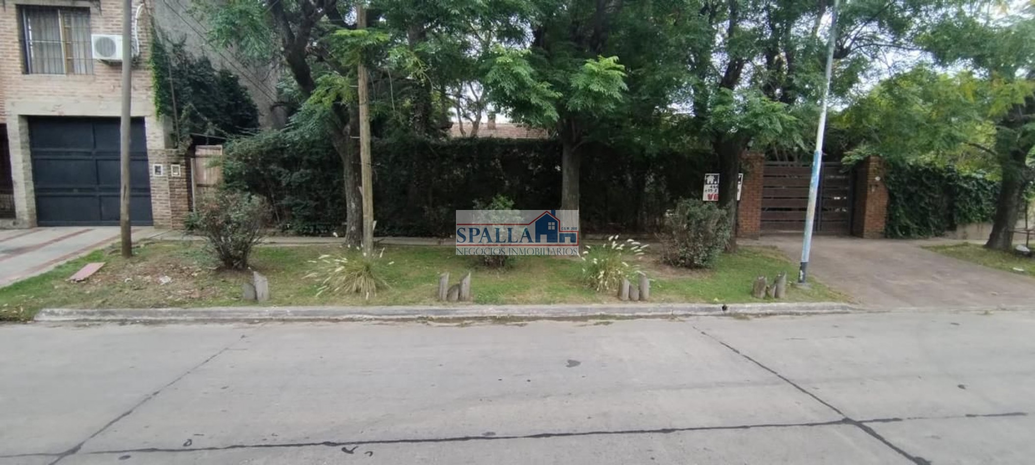 VENTA CASA 4 AMBIENTES CON QUINCHO Y PILETA EN MUÑIZ - APTO CREDITO