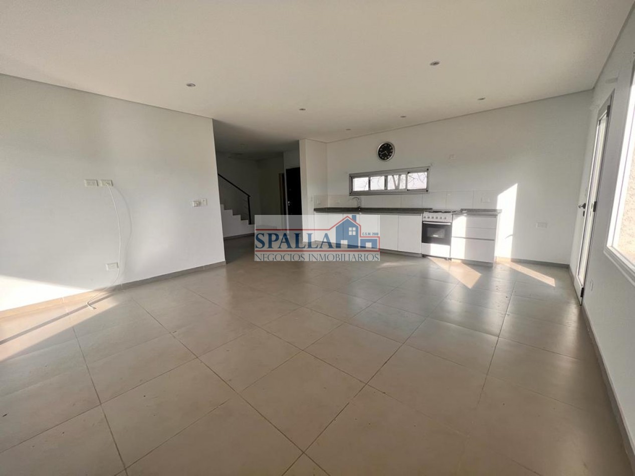 VENTA CASA 5 AMBIENTES, CON RENTA EN BARRIO EL ALJIBE - OPORTUNIDAD INVERSION