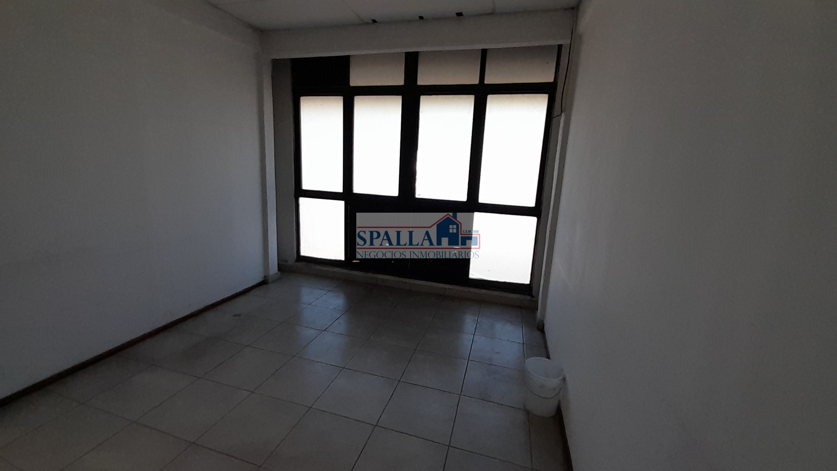 ALQUILER EDIFICIO CON OFICINAS, CENTRO DE PILAR A METROS DE PANAMERICANA KM 53