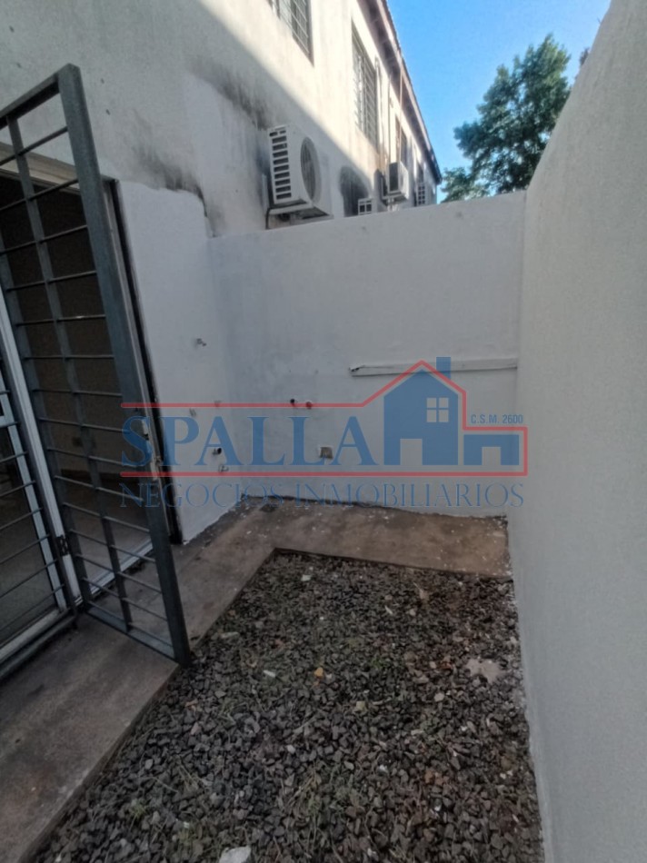 VENTA DE DEPARTAMENTO DOS AMBIENTES CON COHERA CUBIERTA , EXCELENTE UBICACION EN SAN MIGUEL