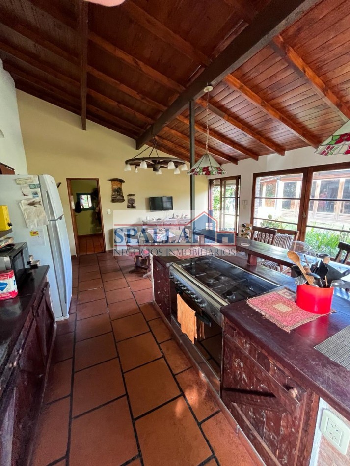 VENTA CASA 4 AMBIENTES CON QUINCHO Y PILETA EN MUÑIZ - APTO CREDITO