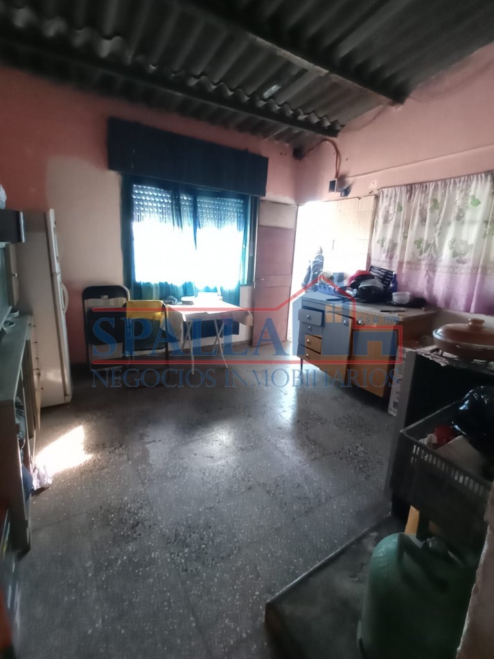 CASA 4 AMBIENTES EN VENTA- ESQUINA ESTRATEGICA Y ZONA MUY TRANSITADA, GRAND BOURG.