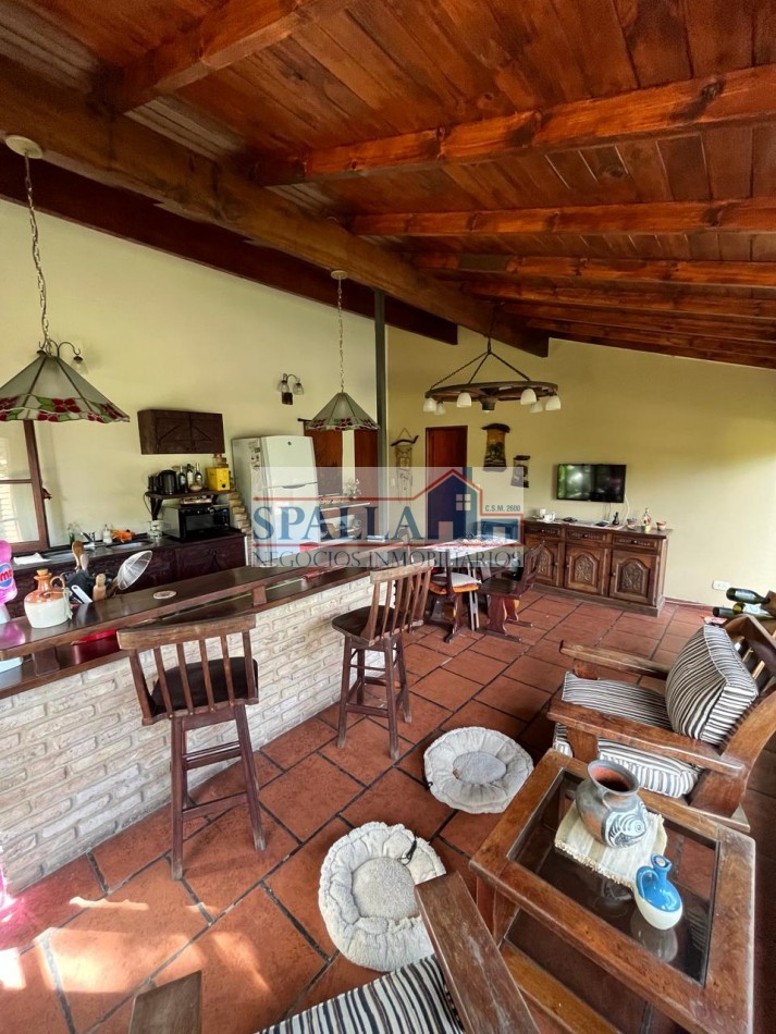 VENTA CASA 4 AMBIENTES CON QUINCHO Y PILETA EN MUÑIZ - APTO CREDITO