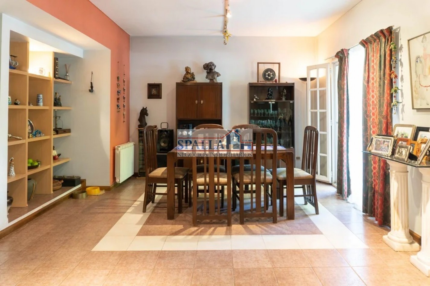 LA MASIA CASA EN VENTA DE 5 AMBIENTES CON AMPLIO JARDIN Y PILETA - APTO CREDITO