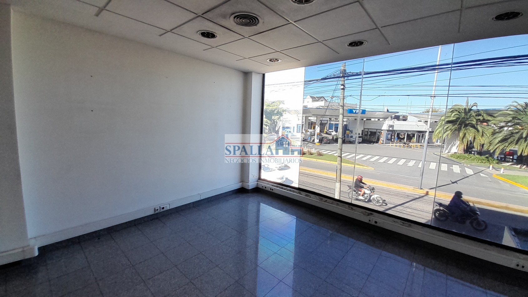 ALQUILER EDIFICIO CON OFICINAS, CENTRO DE PILAR A METROS DE PANAMERICANA KM 53