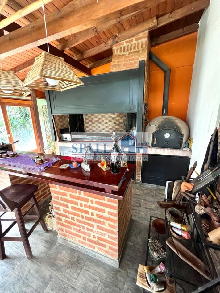 VENTA CASA 4 AMBIENTES CON QUINCHO Y PILETA EN MUÑIZ - APTO CREDITO