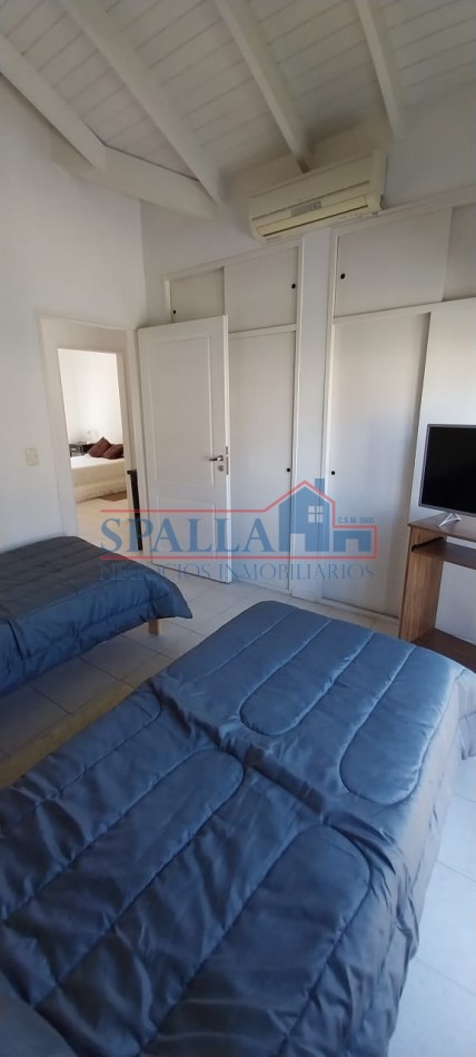 VENTA CASA 4 AMBIENTES BARRIO CERRADO LA CANDELA PILAR, CON PILETA 