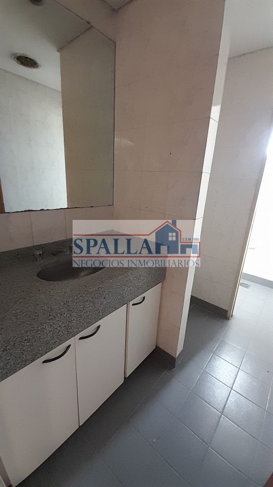 ALQUILER EDIFICIO CON OFICINAS, CENTRO DE PILAR A METROS DE PANAMERICANA KM 53