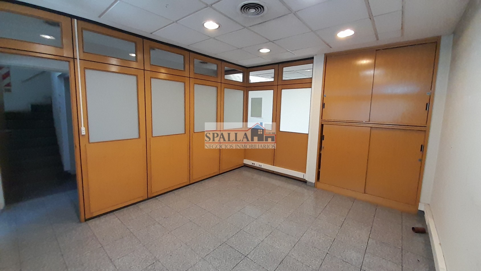 ALQUILER EDIFICIO CON OFICINAS, CENTRO DE PILAR A METROS DE PANAMERICANA KM 53