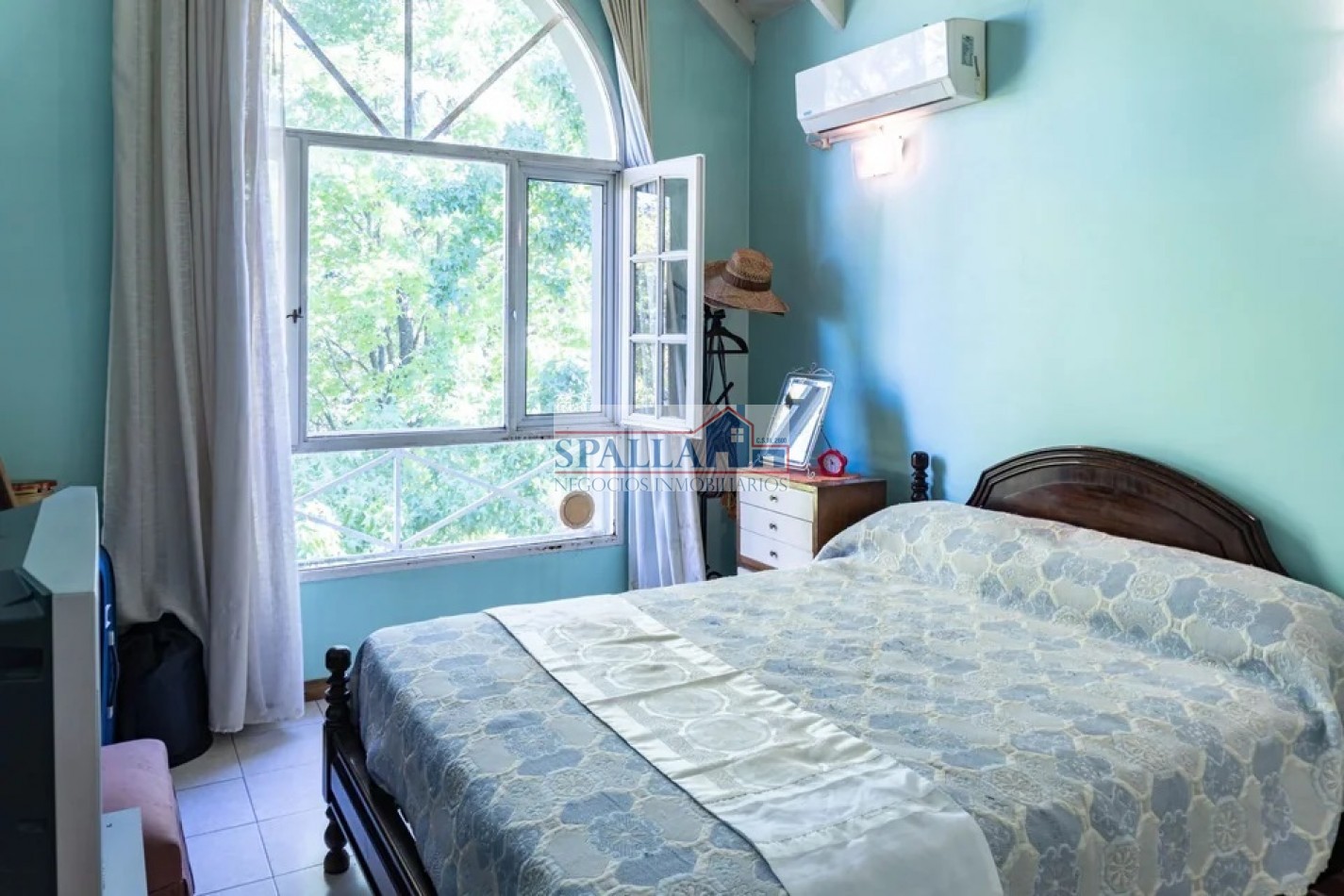 LA MASIA CASA EN VENTA DE 5 AMBIENTES CON AMPLIO JARDIN Y PILETA - APTO CREDITO