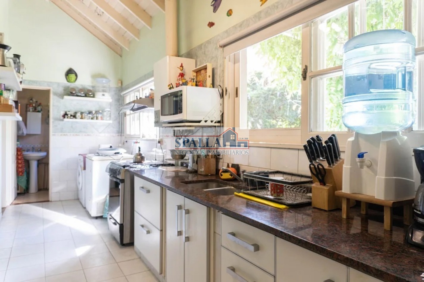LA MASIA CASA EN VENTA DE 5 AMBIENTES CON AMPLIO JARDIN Y PILETA - APTO CREDITO