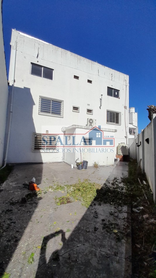 ALQUILER EDIFICIO CON OFICINAS, CENTRO DE PILAR A METROS DE PANAMERICANA KM 53