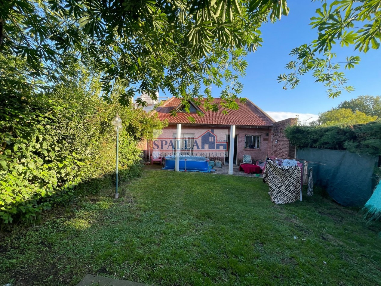 CASA EN VENTA - 4 AMBIENTES - PILAR CENTRO 