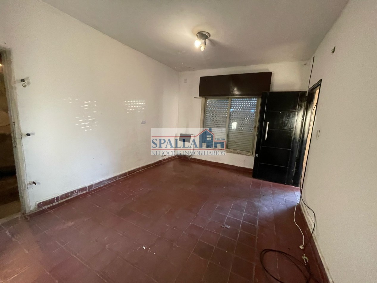 VENTA CASA 4 AMBIENTES PILAR CENTRO A REFACCIONAR